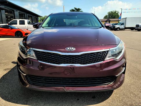Used 2018 Kia Optima LX w/ 17" Alloy Wheels Package FWD image 2