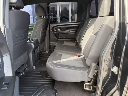 Used 2018 Nissan Titan SV w/ SV Convenience Package image 27