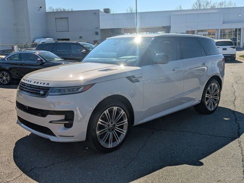 Used 2025 Land Rover Range Rover Sport Dynamic SE image 7