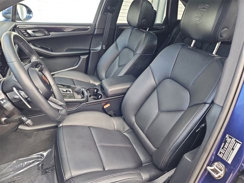 Certified 2025 Porsche Macan image 5