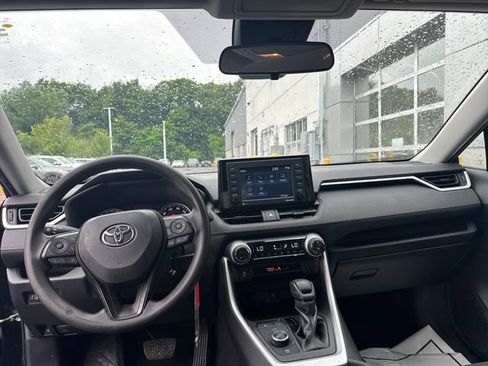 Used 2021 Toyota RAV4 LE AWD/4WD image 23