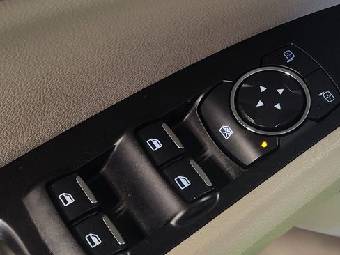 Used 2017 Ford Fusion SE w/ Fusion SE Technology Package image 27