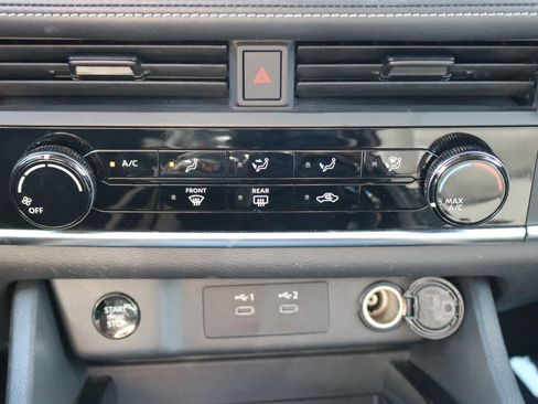 Used 2024 Nissan Rogue S AWD/4WD image 17