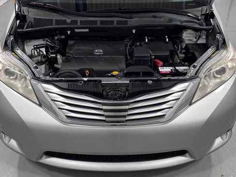 Used 2011 Toyota Sienna Limited w/ Premium Pkg image 29