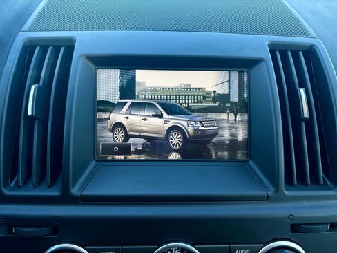 Used 2015 Land Rover LR2 image 33