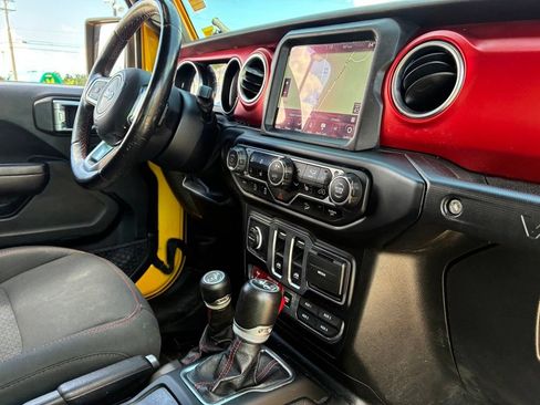 Used 2020 Jeep Wrangler Rubicon w/ Uconnect 4C Nav & Sound Group AWD/4WD image 40