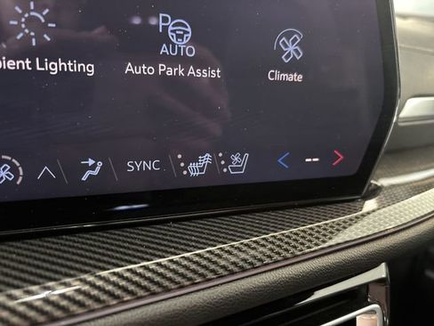 Certified 2024 Chevrolet Traverse RS image 35