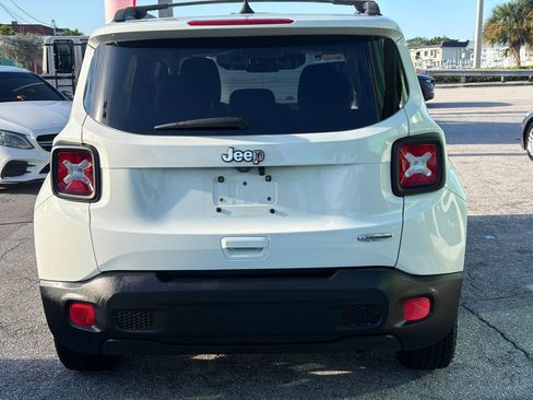 Used 2018 Jeep Renegade Latitude FWD image 4