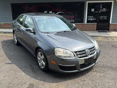 Used 2009 Volkswagen Jetta SE FWD image 3
