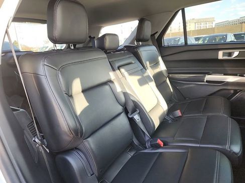 Certified 2022 Ford Explorer XLT w/ Equipment Group 202A AWD/4WD image 15