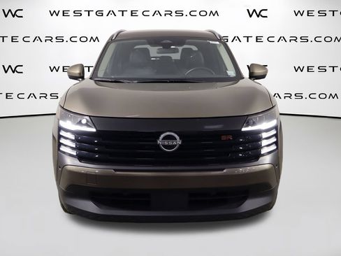 Used 2025 Nissan Kicks SR FWD image 2