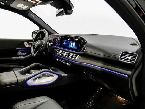 Used 2024 Mercedes-Benz GLS 450 4MATIC image 10