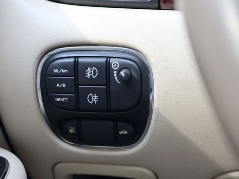 Used 2004 Jaguar XJ8 image 26