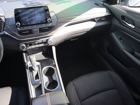 Used 2024 Nissan Altima 2.5 SV image 12