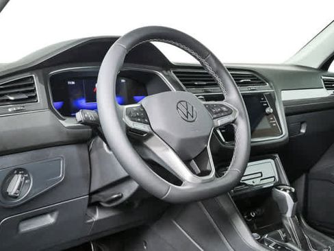 Certified 2023 Volkswagen Tiguan SE w/ Panoramic Sunroof Package FWD image 7