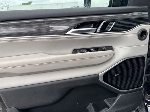 Used 2022 Jeep Wagoneer Series III w/ Premium Group I image 9