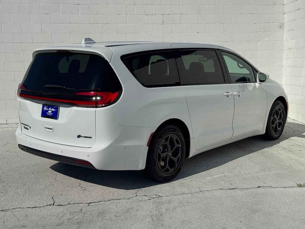 Used 2022 Chrysler Pacifica Limited w/ S Appearance Package FWD image 15