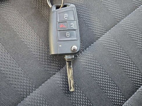 Used 2024 Volkswagen Jetta Sport image 39