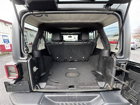 Used 2015 Jeep Wrangler Unlimited Rubicon image 12