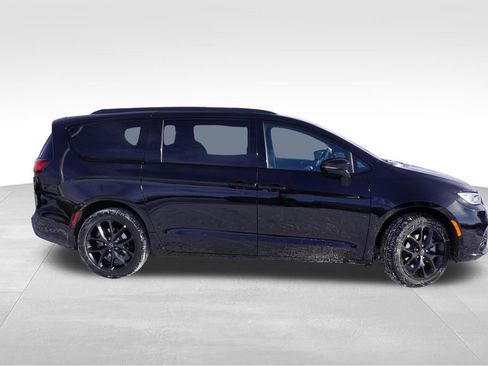 New 2026 Chrysler Pacifica Limited w/ S Appearance Package image 2