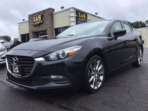 Used 2018 MAZDA MAZDA3 Touring FWD image 2