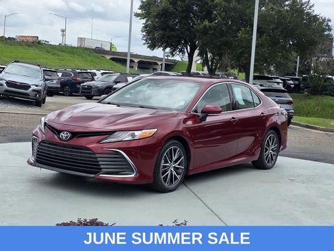 Used 2021 Toyota Camry XLE FWD image 7