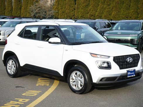 Certified 2022 Hyundai Venue SE image 5