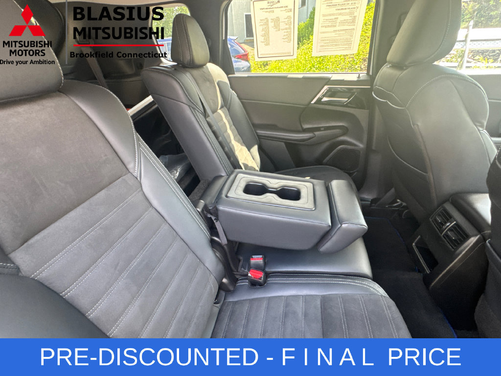 Used 2024 Mitsubishi Outlander 4WD Plug-In Hybrid image 27