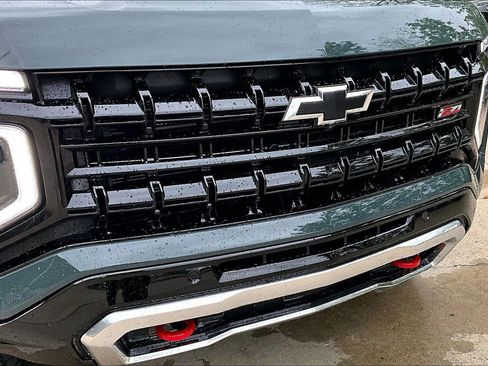 New 2026 Chevrolet Suburban Z71 w/ Comfort Package AWD/4WD image 28