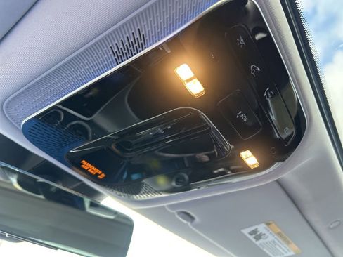 Used 2025 Mercedes-Benz C 300 Sedan image 44