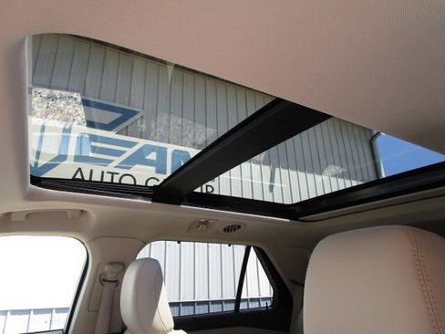 Used 2020 Ford Explorer Platinum w/ Premium Technology Package AWD/4WD image 20