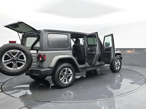 Used 2019 Jeep Wrangler Unlimited Sahara w/ Dual Top Group AWD/4WD image 30