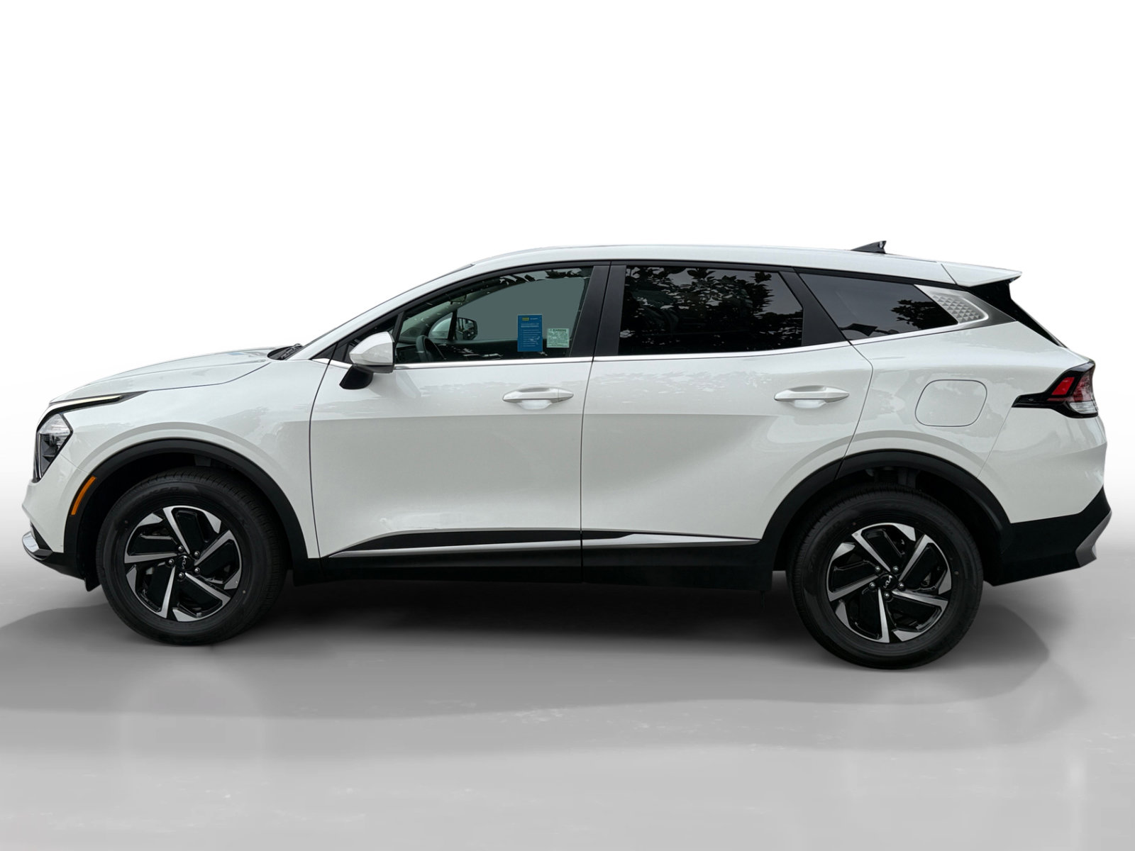 Used 2023 Kia Sportage LX AWD/4WD image 2