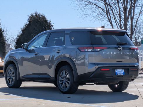 Used 2023 Nissan Pathfinder S image 8