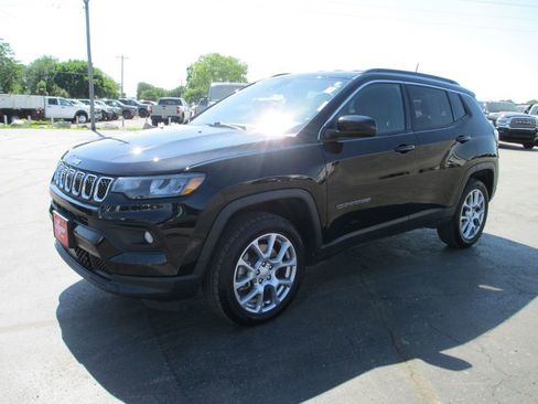 Used 2023 Jeep Compass Latitude AWD/4WD image 11