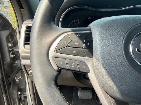 Used 2022 Jeep Grand Cherokee Laredo X RWD image 29