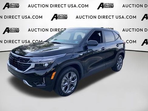 Used 2024 Kia Seltos LX AWD/4WD image 1