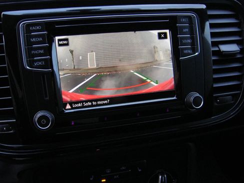 Used 2018 Volkswagen Beetle 2.0T S image 17