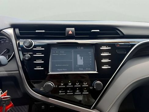 Used 2018 Toyota Camry LE FWD image 12