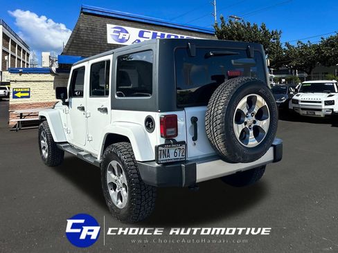 Used 2018 Jeep Wrangler Unlimited Sahara w/ Connectivity Group AWD/4WD image 5