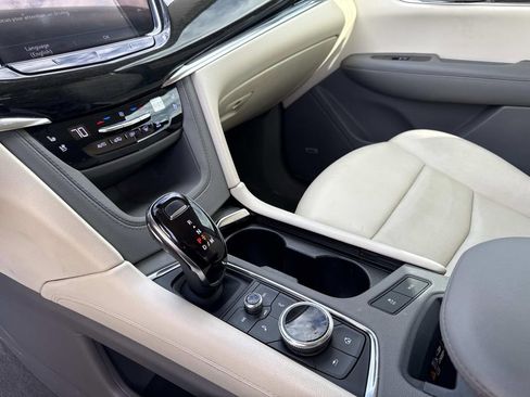 Used 2020 Cadillac XT6 Premium Luxury image 25