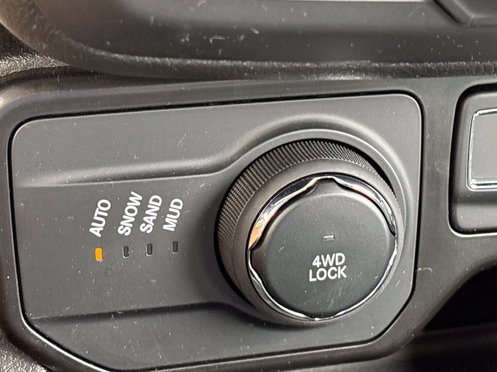 Used 2023 Jeep Renegade Latitude AWD/4WD image 18