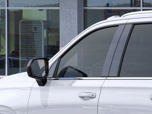 New 2026 Chevrolet Suburban LS image 12