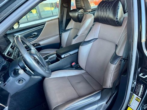 Used 2022 Lexus ES 350 w/ Premium Package image 16