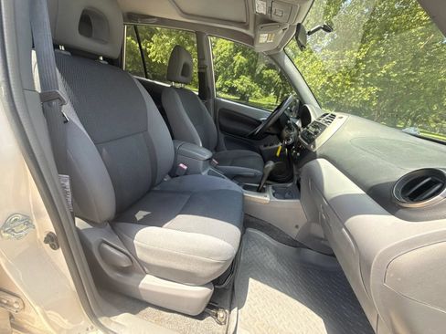 Used 2003 Toyota RAV4 2WD w/ Sport Pkg image 16