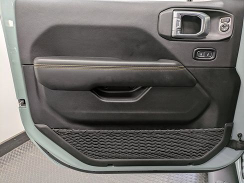 Used 2024 Jeep Wrangler Sahara image 8