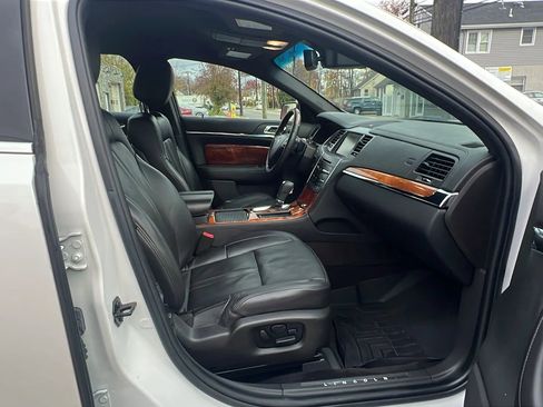 Used 2015 Lincoln MKS Sedan 4D w/ Equipment Group 101A image 30