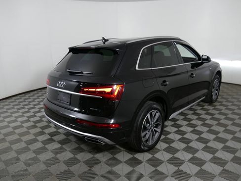 Used 2023 Audi Q5 2.0T Premium Plus w/ Premium Plus Package AWD/4WD image 3