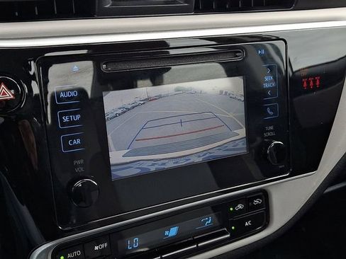 Used 2018 Toyota Corolla LE FWD image 17
