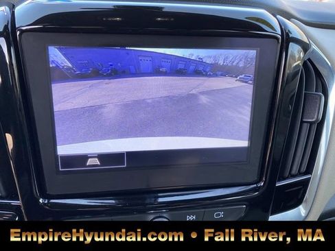 Used 2023 Chevrolet Traverse LT image 7